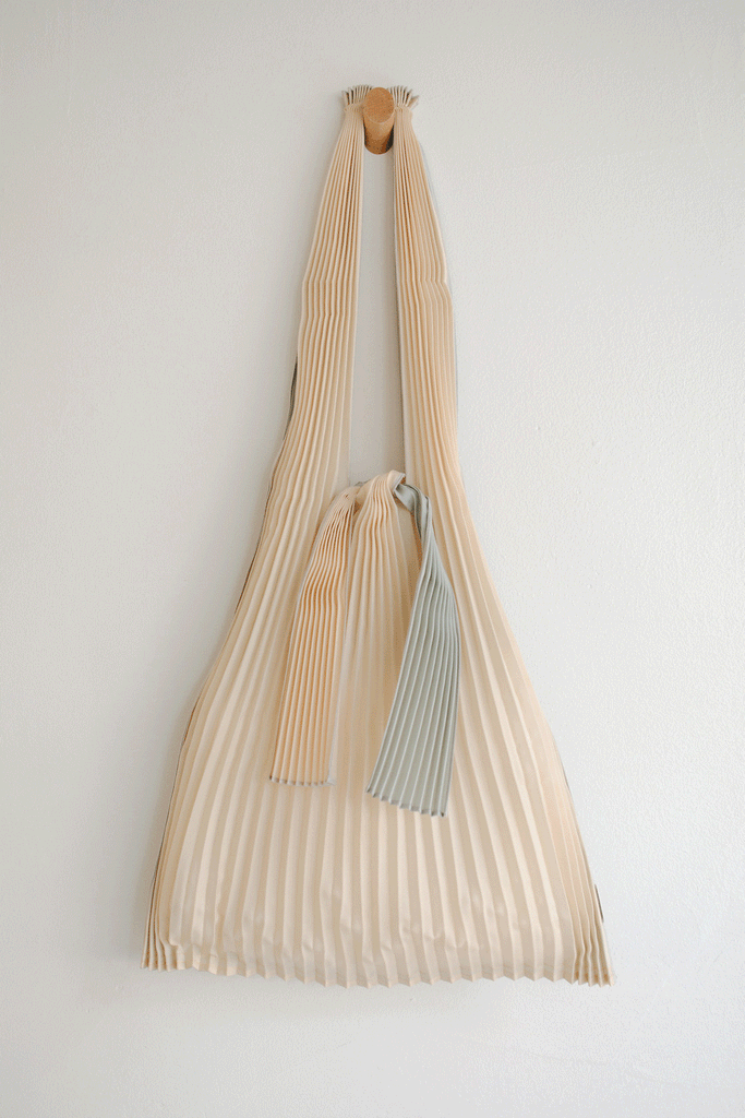 Large Pleated Pleco Tote Bag - Beige + Silver