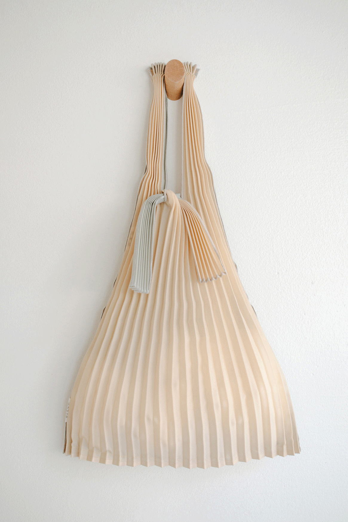Small Pleated Pleco Tote Bag - Beige + Silver