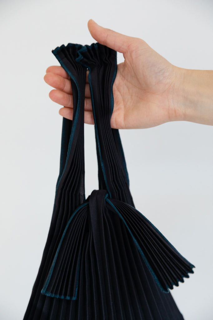Small Pleated Pleco Tote Bag by KNA Plus Black