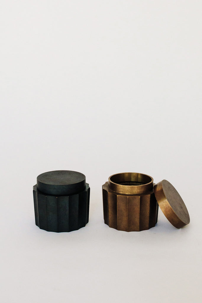 Small Golden Brown Hexadecagon Pots by Nousaku at Abacus Row
