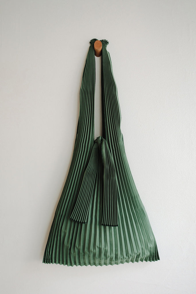 Large Dark Green Pleated Pleco Tote Bag by KNA Plus at Abacus Row