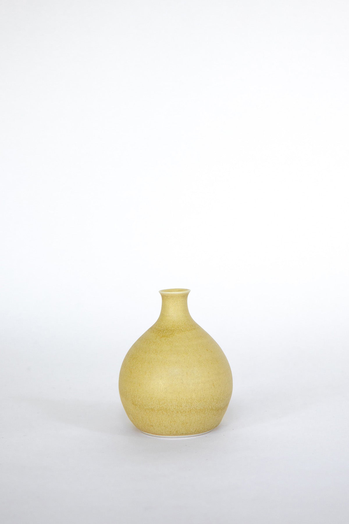 Bud Vase by Vy Voi at Abacus Row